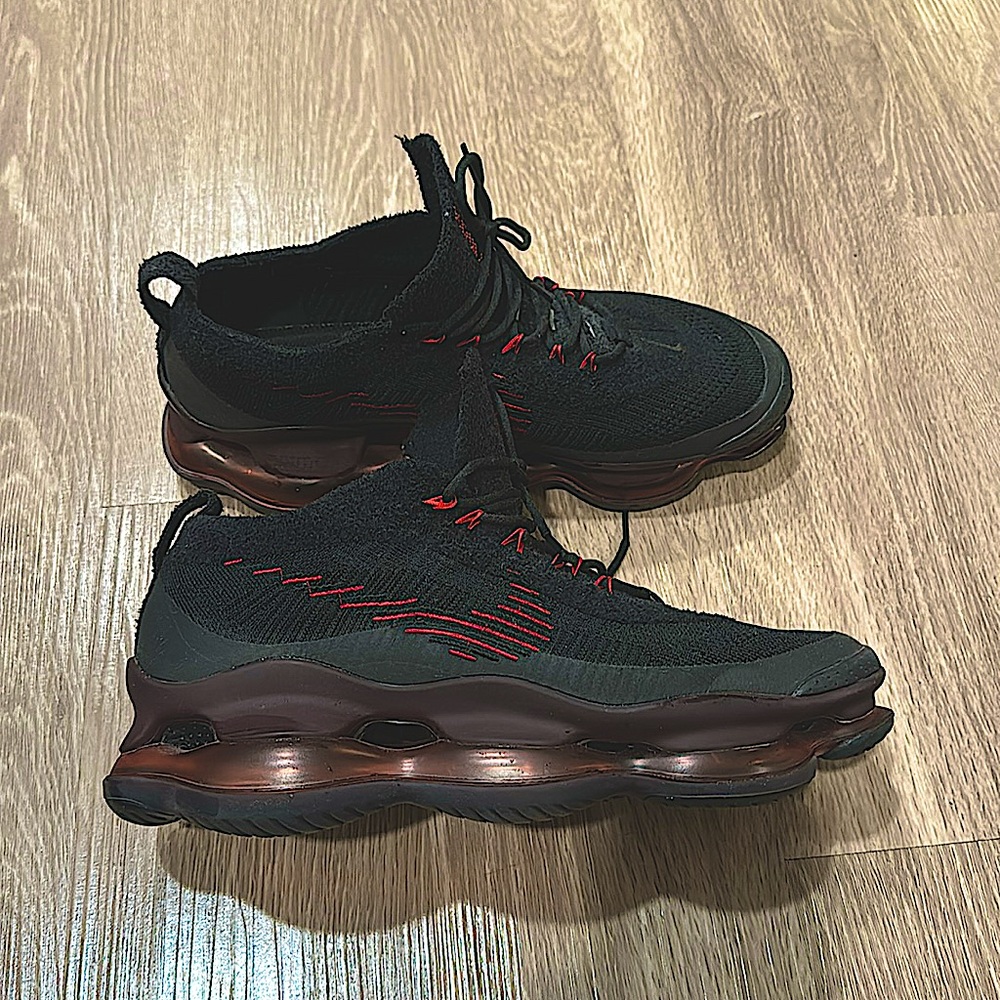 NIKE AIR SCORPION near new